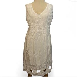 Elegant White Sleeveless Dress